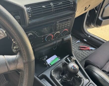 Черный БМВ 5 Серия, объемом двигателя 3.4 л и пробегом 450 тыс. км за 2200 $, фото 9 на Automoto.ua