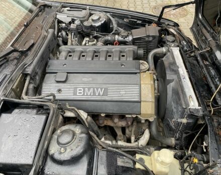 Чорний БМВ 5 Серія, об'ємом двигуна 2 л та пробігом 300 тис. км за 1800 $, фото 5 на Automoto.ua