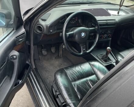 Чорний БМВ 5 Серія, об'ємом двигуна 2 л та пробігом 330 тис. км за 2900 $, фото 6 на Automoto.ua