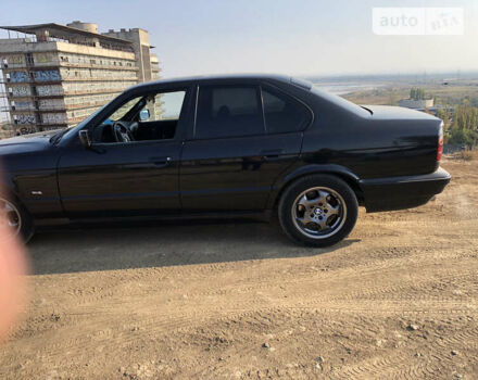 Черный БМВ 5 Серия, объемом двигателя 2 л и пробегом 350 тыс. км за 4300 $, фото 2 на Automoto.ua