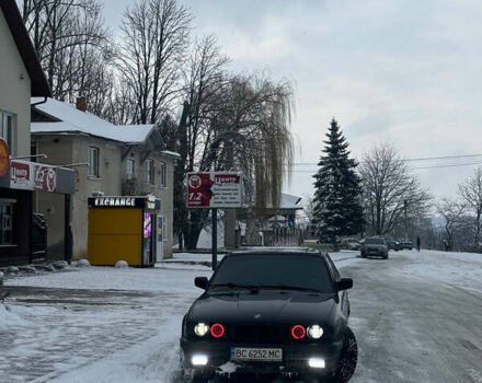 Чорний БМВ 5 Серія, об'ємом двигуна 2 л та пробігом 300 тис. км за 3600 $, фото 3 на Automoto.ua