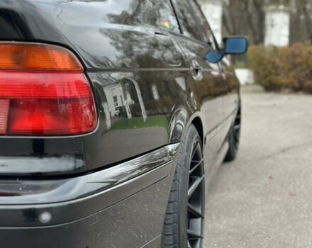 Черный БМВ 5 Серия, объемом двигателя 2.79 л и пробегом 303 тыс. км за 3999 $, фото 8 на Automoto.ua