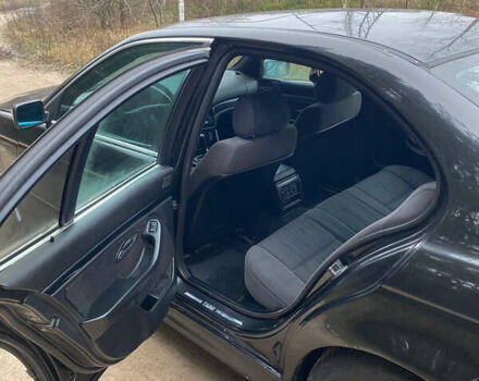 Чорний БМВ 5 Серія, об'ємом двигуна 2 л та пробігом 300 тис. км за 3800 $, фото 5 на Automoto.ua