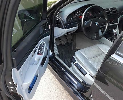 Черный БМВ 5 Серия, объемом двигателя 2.5 л и пробегом 300 тыс. км за 4800 $, фото 9 на Automoto.ua