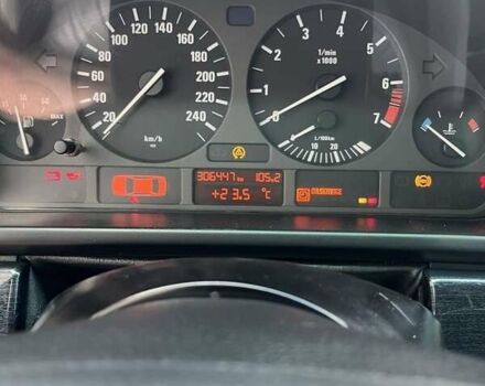 Черный БМВ 5 Серия, объемом двигателя 2.5 л и пробегом 306 тыс. км за 4500 $, фото 5 на Automoto.ua