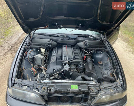 Чорний БМВ 5 Серія, об'ємом двигуна 2 л та пробігом 300 тис. км за 3800 $, фото 8 на Automoto.ua