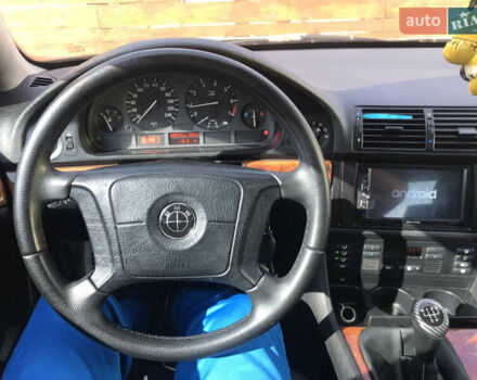 Чорний БМВ 5 Серія, об'ємом двигуна 1.99 л та пробігом 299 тис. км за 4399 $, фото 11 на Automoto.ua
