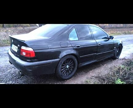 Черный БМВ 5 Серия, объемом двигателя 4.4 л и пробегом 350 тыс. км за 4100 $, фото 3 на Automoto.ua