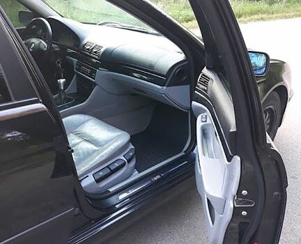 Черный БМВ 5 Серия, объемом двигателя 2.5 л и пробегом 300 тыс. км за 4800 $, фото 10 на Automoto.ua