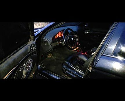 Черный БМВ 5 Серия, объемом двигателя 4.4 л и пробегом 350 тыс. км за 4100 $, фото 13 на Automoto.ua