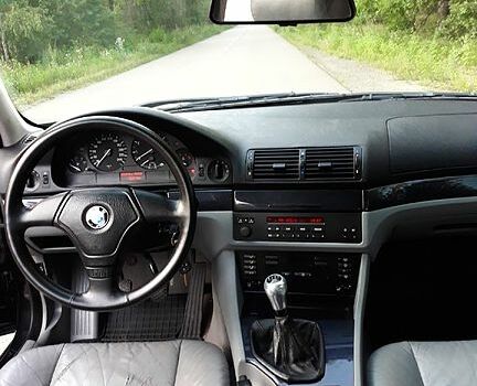 Черный БМВ 5 Серия, объемом двигателя 2.5 л и пробегом 300 тыс. км за 4800 $, фото 6 на Automoto.ua