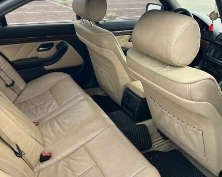 Чорний БМВ 5 Серія, об'ємом двигуна 2.5 л та пробігом 300 тис. км за 5000 $, фото 7 на Automoto.ua