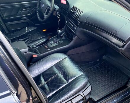 Чорний БМВ 5 Серія, об'ємом двигуна 2 л та пробігом 385 тис. км за 4600 $, фото 11 на Automoto.ua