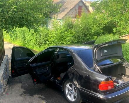 Черный БМВ 5 Серия, объемом двигателя 2 л и пробегом 330 тыс. км за 3500 $, фото 1 на Automoto.ua