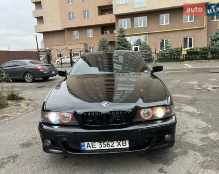Черный БМВ 5 Серия, объемом двигателя 3.5 л и пробегом 350 тыс. км за 3900 $, фото 2 на Automoto.ua