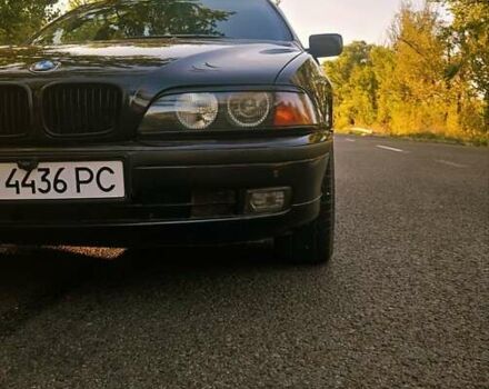 Черный БМВ 5 Серия, объемом двигателя 1.99 л и пробегом 300 тыс. км за 5000 $, фото 2 на Automoto.ua