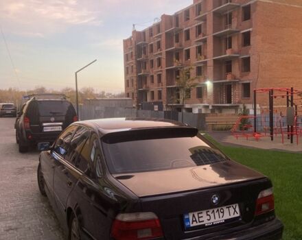 Черный БМВ 5 Серия, объемом двигателя 4.4 л и пробегом 500 тыс. км за 2999 $, фото 3 на Automoto.ua