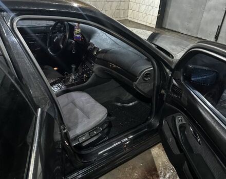 Черный БМВ 5 Серия, объемом двигателя 3 л и пробегом 500 тыс. км за 2700 $, фото 10 на Automoto.ua