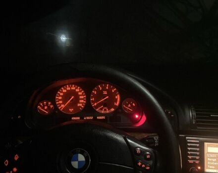 Черный БМВ 5 Серия, объемом двигателя 4.4 л и пробегом 500 тыс. км за 2999 $, фото 4 на Automoto.ua