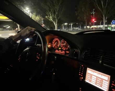 Черный БМВ 5 Серия, объемом двигателя 4.4 л и пробегом 500 тыс. км за 2999 $, фото 7 на Automoto.ua