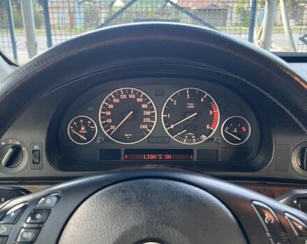 Черный БМВ 5 Серия, объемом двигателя 0 л и пробегом 335 тыс. км за 7700 $, фото 9 на Automoto.ua