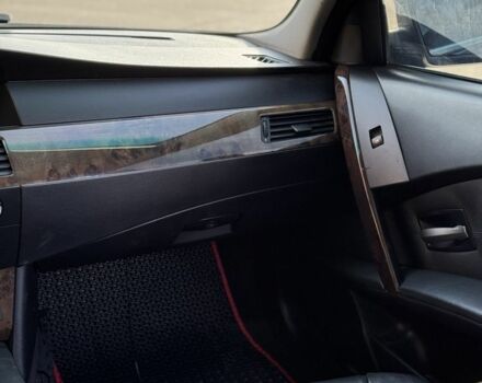 Чорний БМВ 5 Серія, об'ємом двигуна 3 л та пробігом 350 тис. км за 4100 $, фото 14 на Automoto.ua