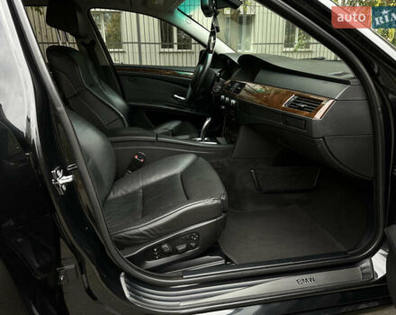 Чорний БМВ 5 Серія, об'ємом двигуна 3 л та пробігом 307 тис. км за 9000 $, фото 28 на Automoto.ua