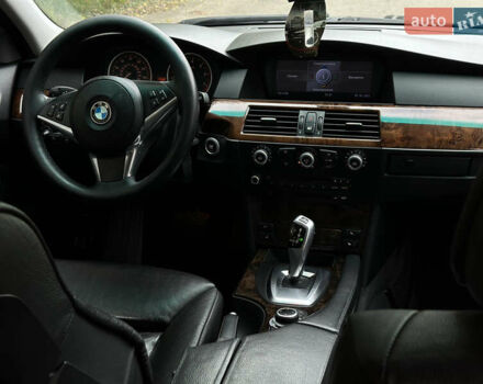 Чорний БМВ 5 Серія, об'ємом двигуна 3 л та пробігом 307 тис. км за 9000 $, фото 26 на Automoto.ua