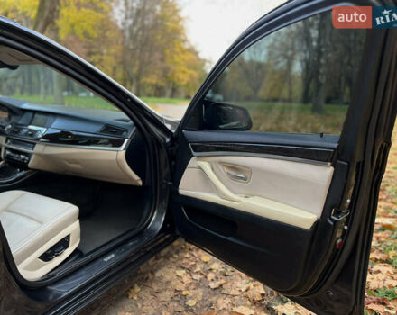 Чорний БМВ 5 Серія, об'ємом двигуна 3 л та пробігом 276 тис. км за 10999 $, фото 32 на Automoto.ua