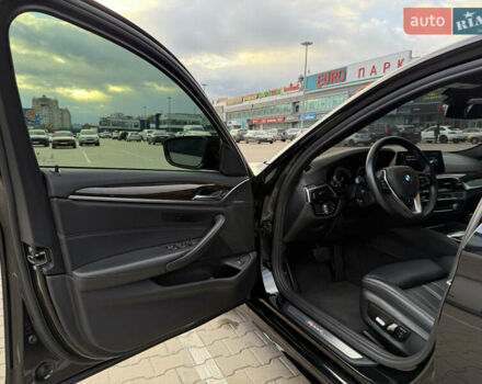 БМВ 5 Серия 2018 в Киеве на Automoto.ua Черный БМВ 5 Серия, объемом двигателя 2 л и пробегом 114 тыс. км за 28500 $, фото 28 на Automoto.ua