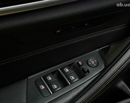 Чорний БМВ 5 Серія, об'ємом двигуна 2 л та пробігом 82 тис. км за 35440 $, фото 36 на Automoto.ua