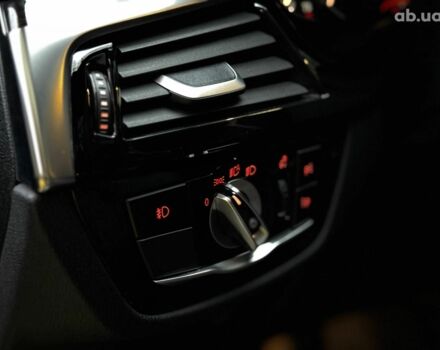 Чорний БМВ 5 Серія, об'ємом двигуна 2 л та пробігом 82 тис. км за 35440 $, фото 39 на Automoto.ua