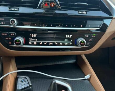 БМВ 5 Серия 2020 в Киеве на Automoto.ua Черный БМВ 5 Серия, объемом двигателя 3 л и пробегом 135 тыс. км за 53000 $, фото 5 на Automoto.ua