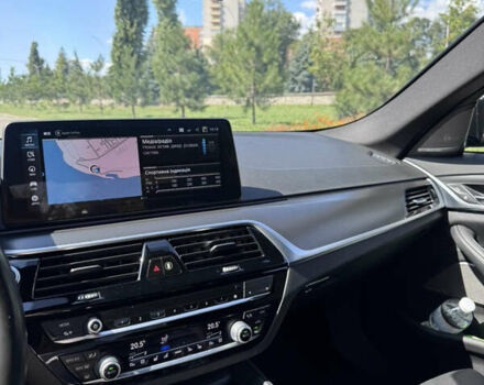 Чорний БМВ 5 Серія, об'ємом двигуна 2 л та пробігом 43 тис. км за 63500 $, фото 13 на Automoto.ua
