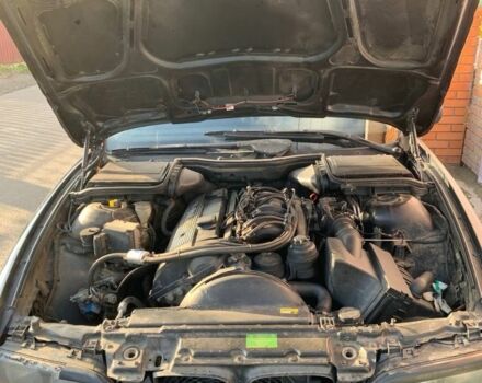 Черный БМВ 5 Серия, объемом двигателя 2 л и пробегом 369 тыс. км за 3150 $, фото 4 на Automoto.ua