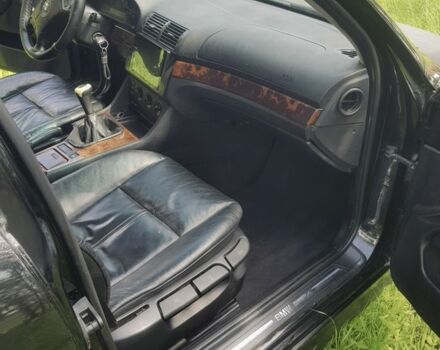 Чорний БМВ 5 Серія, об'ємом двигуна 2 л та пробігом 300 тис. км за 3200 $, фото 21 на Automoto.ua