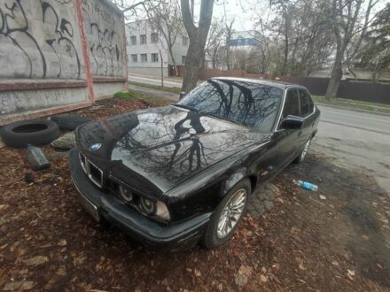 БМВ 5 Серія 1989 у Києві на Automoto.ua Чорний БМВ 5 Серія, об'ємом двигуна 2 л та пробігом 333 тис. км за 1850 $, фото 1 на Automoto.ua