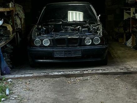 Черный БМВ 5 Серия, объемом двигателя 2.5 л и пробегом 170 тыс. км за 1190 $, фото 1 на Automoto.ua