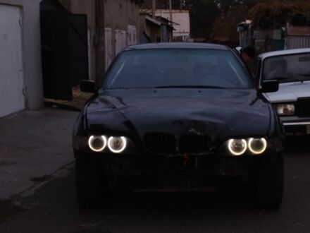 Черный БМВ 5 Серия, объемом двигателя 3.5 л и пробегом 238 тыс. км за 3000 $, фото 1 на Automoto.ua