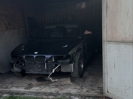 Черный БМВ 5 Серия, объемом двигателя 10 л и пробегом 3 тыс. км за 1000 $, фото 1 на Automoto.ua