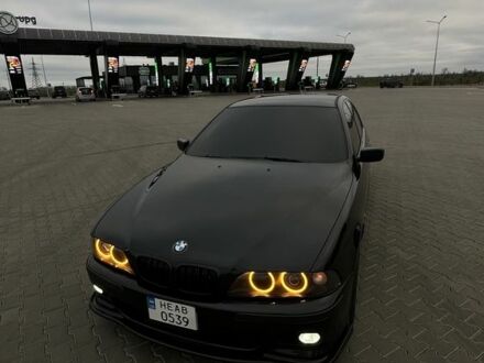 Черный БМВ 5 Серия, объемом двигателя 4.4 л и пробегом 350 тыс. км за 9000 $, фото 1 на Automoto.ua