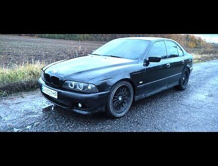 Черный БМВ 5 Серия, объемом двигателя 4.4 л и пробегом 350 тыс. км за 4100 $, фото 1 на Automoto.ua