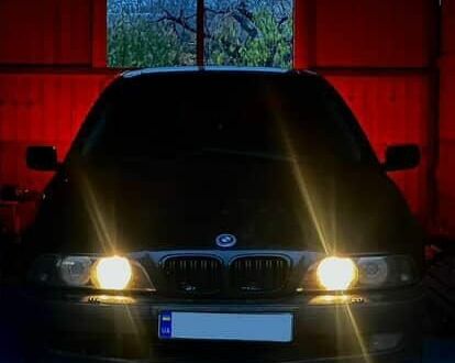 Черный БМВ 5 Серия, объемом двигателя 2.5 л и пробегом 200 тыс. км за 2550 $, фото 1 на Automoto.ua