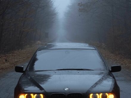 Черный БМВ 5 Серия, объемом двигателя 3.5 л и пробегом 270 тыс. км за 8000 $, фото 1 на Automoto.ua