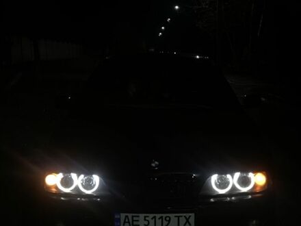 Черный БМВ 5 Серия, объемом двигателя 4.4 л и пробегом 500 тыс. км за 2999 $, фото 1 на Automoto.ua