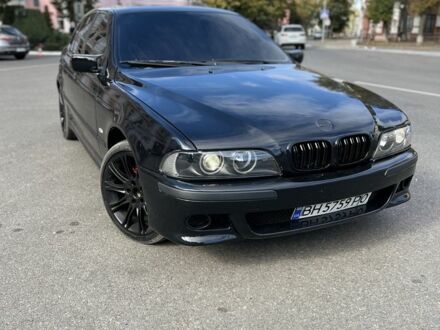 Черный БМВ 5 Серия, объемом двигателя 3.5 л и пробегом 300 тыс. км за 5000 $, фото 1 на Automoto.ua