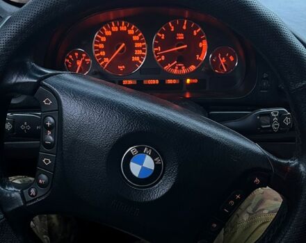 Черный БМВ 5 Серия, объемом двигателя 3.5 л и пробегом 260 тыс. км за 5000 $, фото 1 на Automoto.ua