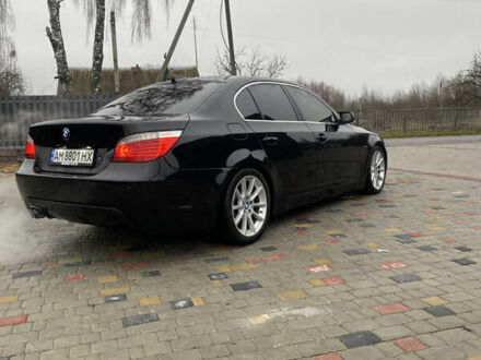 Черный БМВ 5 Серия, объемом двигателя 4.4 л и пробегом 325 тыс. км за 9000 $, фото 1 на Automoto.ua
