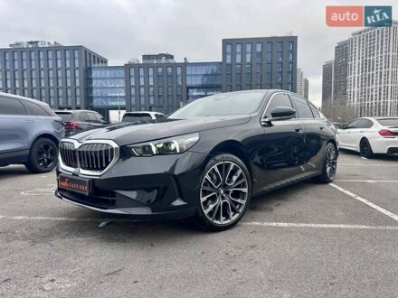 БМВ 5 Серія 2023 у Києві на Automoto.ua Чорний БМВ 5 Серія, об'ємом двигуна 2 л та пробігом 10 тис. км за 58900 $, фото 1 на Automoto.ua