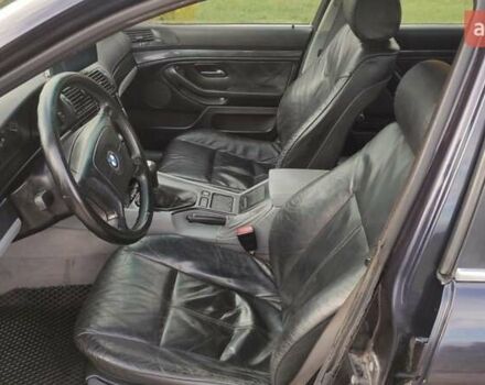 Фиолетовый БМВ 5 Серия, объемом двигателя 1.99 л и пробегом 400 тыс. км за 4000 $, фото 7 на Automoto.ua